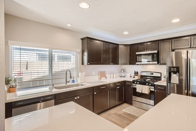 Building Photo - Impressive Oceanside Home For Rent