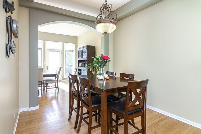 Building Photo - 961 W Spencer Ct