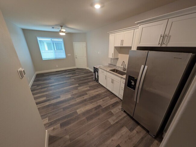 Building Photo - 1039 Forest Falcon Dr