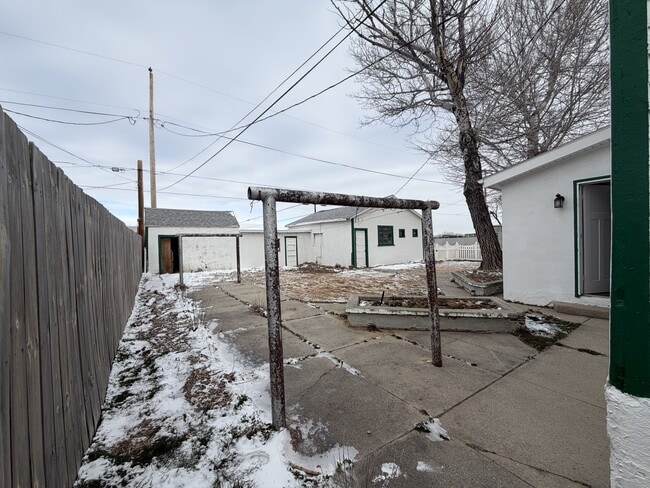 Building Photo - 338 N 2nd St