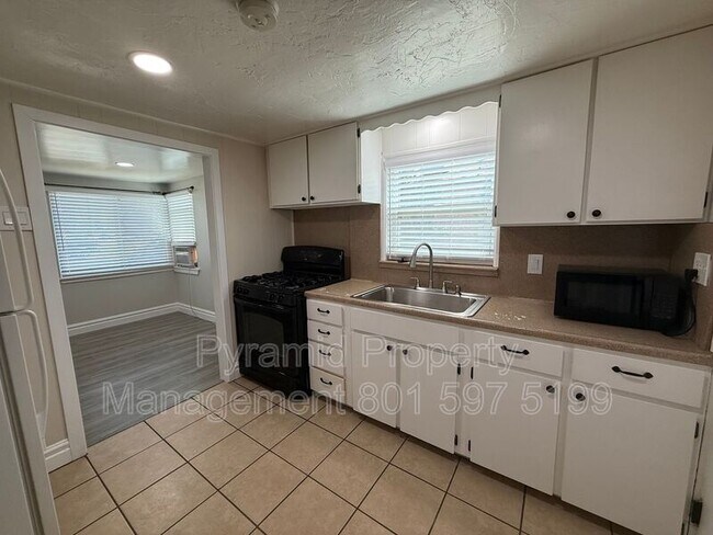 Building Photo - 3180 S 400 E