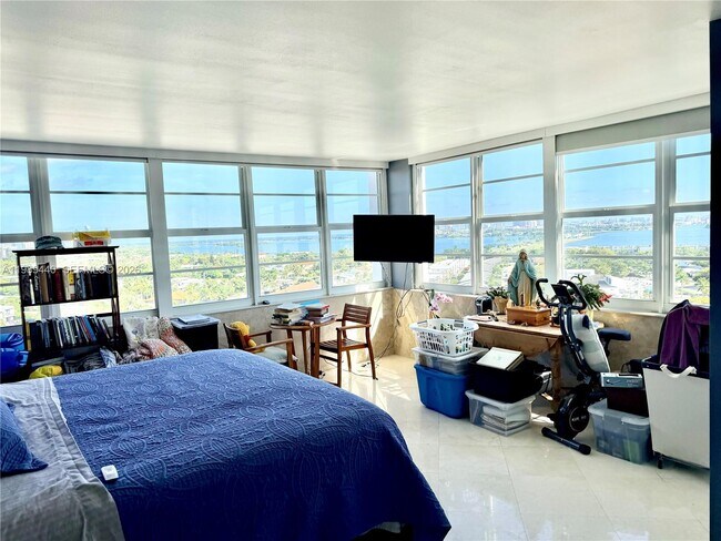 Building Photo - 2150 Sans Souci Blvd