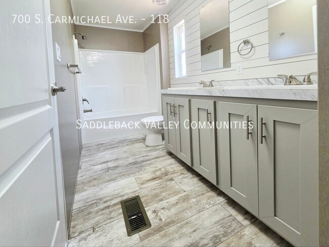 Building Photo - 700 S Carmichael Ave