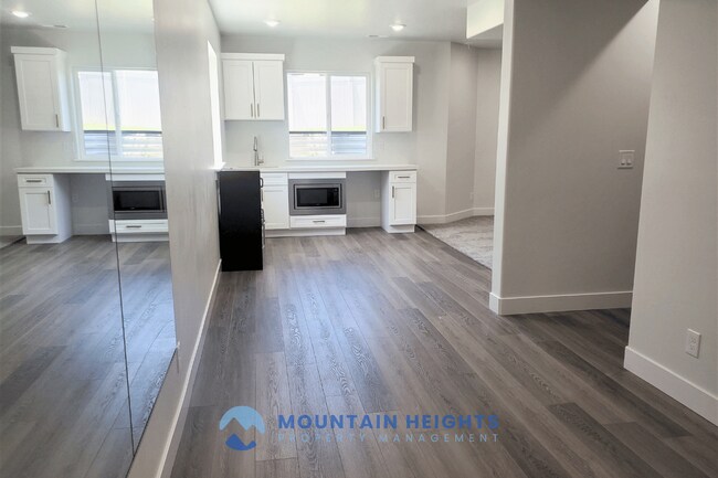 Building Photo - 3861 Spring Brook Ln