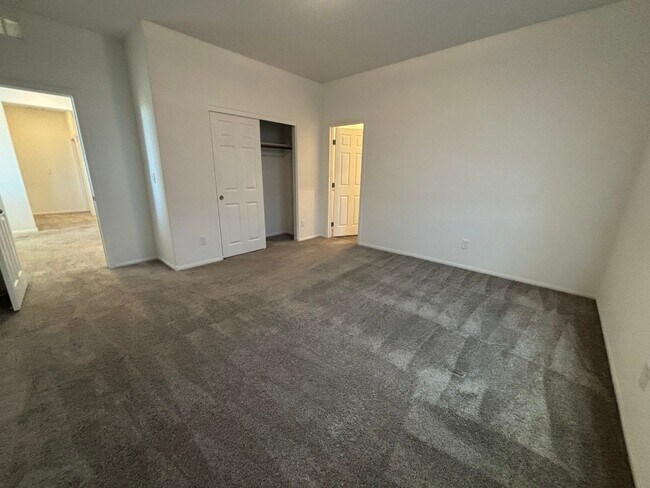 Building Photo - Charming 3-Bedroom Home with Spacious Back...