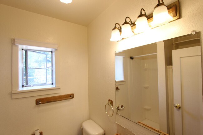 Building Photo - Charming 2 Bedroom Home in Lower Greenlaw | Large Fenced Yard