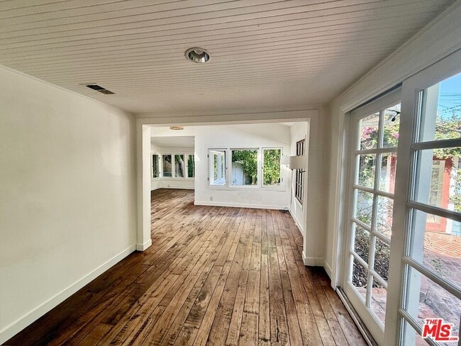 Building Photo - 3419 Strongs Dr
