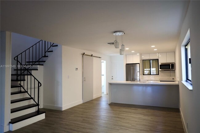 Building Photo - 2385 NE 171 St