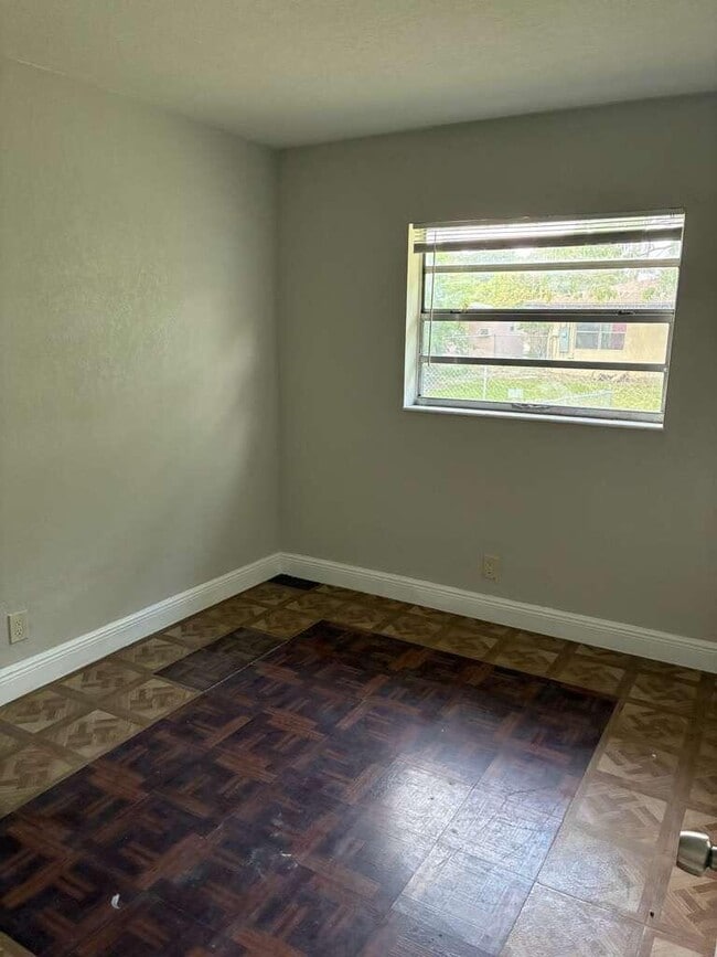 Building Photo - 1329 NW 8th Ave