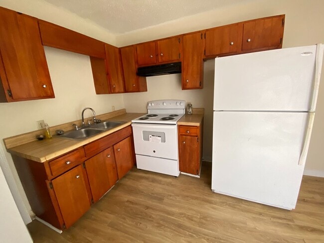 Building Photo - 3 Bedroom 1.5 Bath House