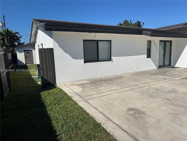 Building Photo - 2832 SW 124th Ct