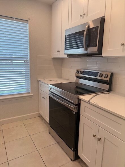 Building Photo - 6525 Renwick Dr