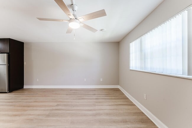 Building Photo - 650 SW 2nd Ave