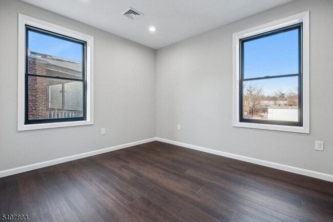 Building Photo - 266 Morris Ave