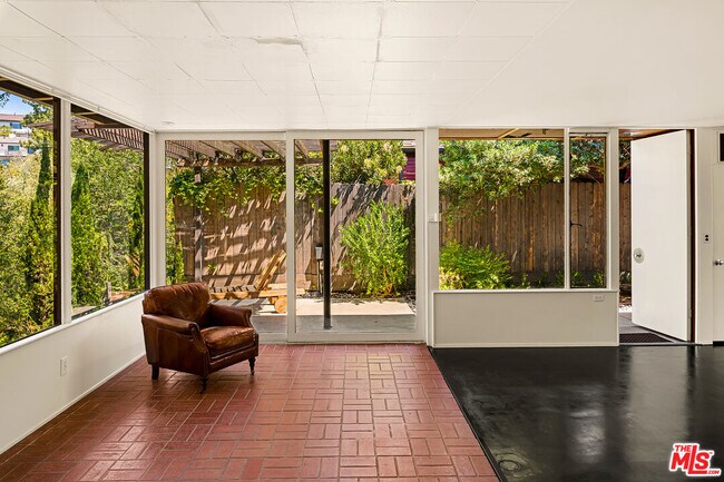 Building Photo - 541 Suncourt Terrace
