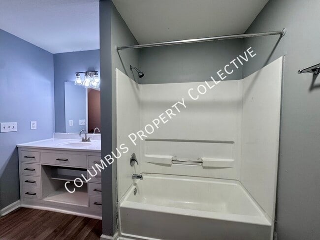 Building Photo - 3285 E Mound St