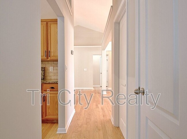 Building Photo - 341 Hunterian Pl