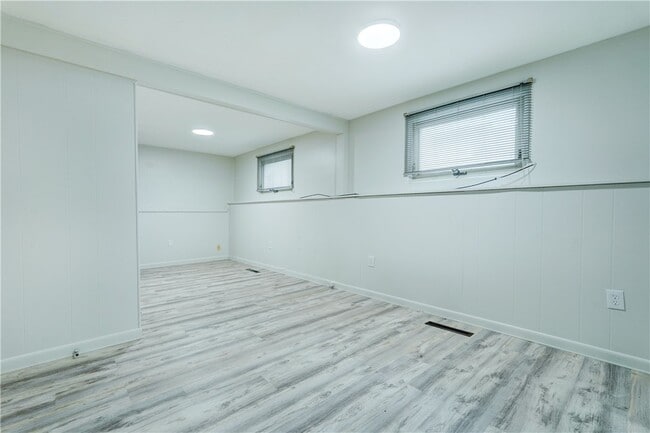 Building Photo - 2233 Clifford Ave