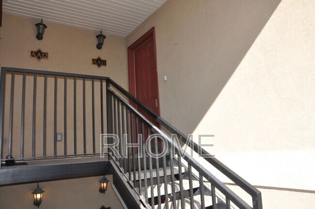 Building Photo - 1705 Westbury Way