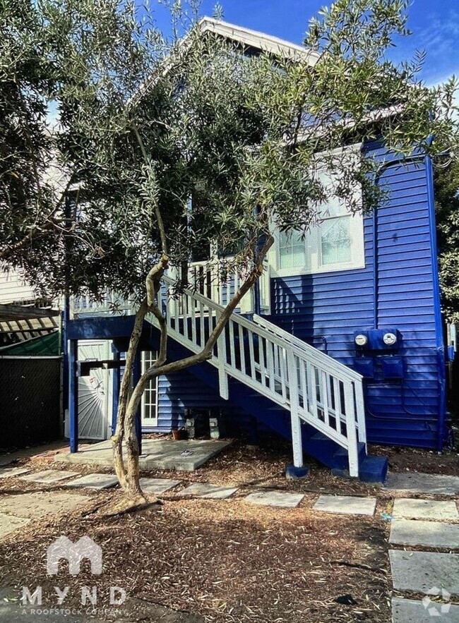 Building Photo - 355 Henry St