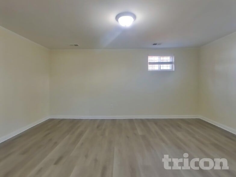 Building Photo - 3109 Lakehurst Ave