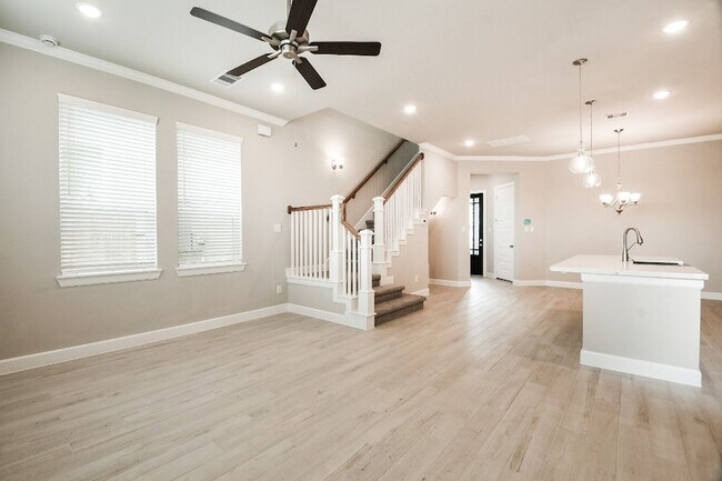 Building Photo - 3112 La Rambla Dr