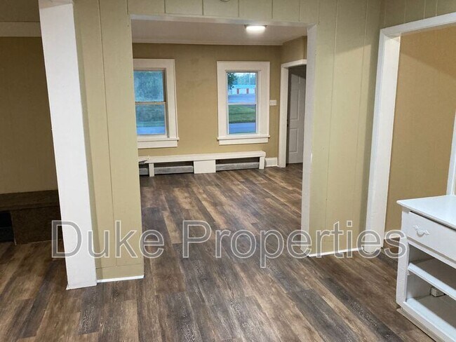 Building Photo - 431 W State St