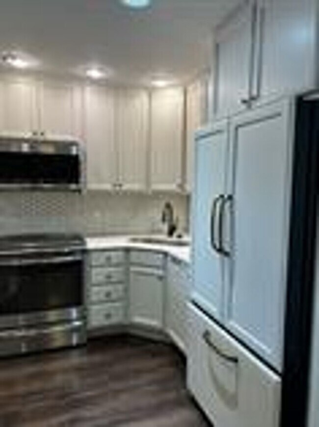 Building Photo - Beautiful Fifteenth floor Furnished one Bedroom with Views