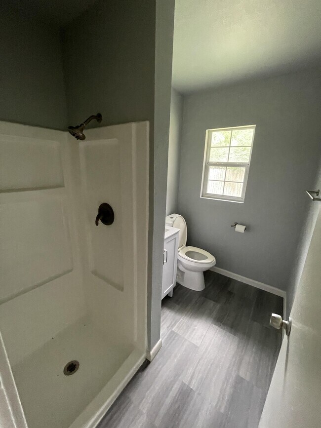 Building Photo - 258 Cresham Dr