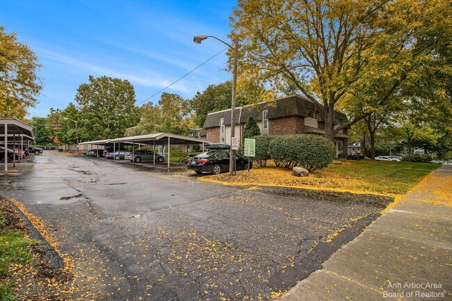 Building Photo - 555 Longshore Dr