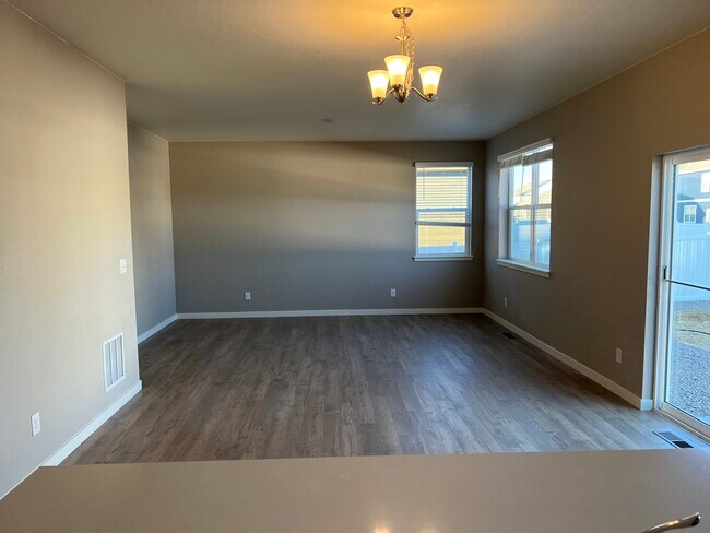 Building Photo - 4503 Kingswood Dr