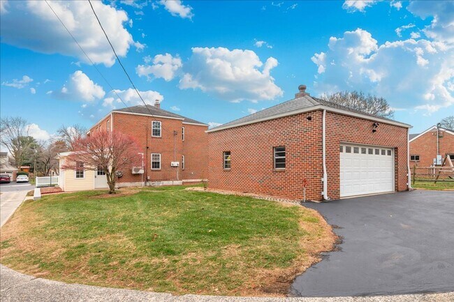 Building Photo - 116-118 Linden Avenue