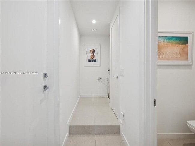 Building Photo - 3458 Day Ave