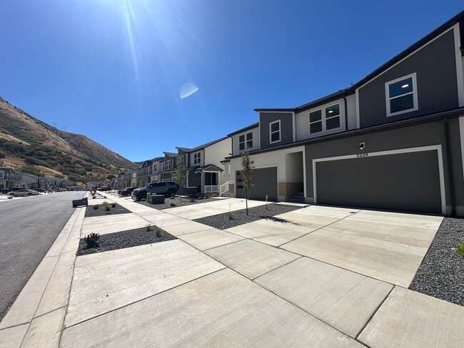 Building Photo - 5228 Acacia Dr