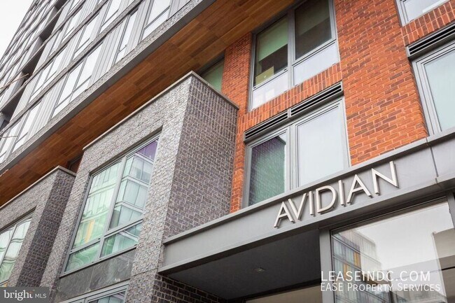 Building Photo - 1211 Van St SE