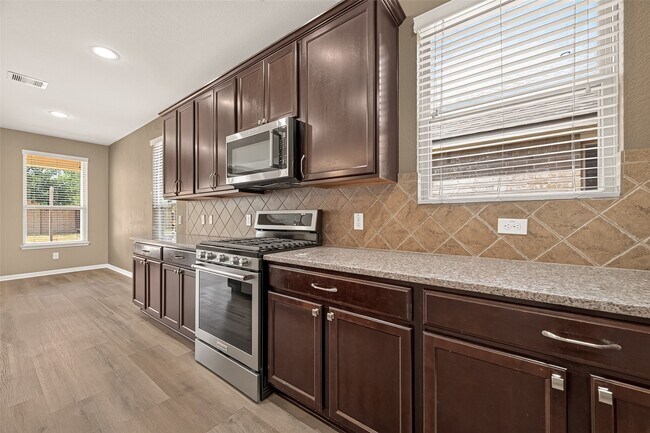 Building Photo - 15711 Huddleston Dr