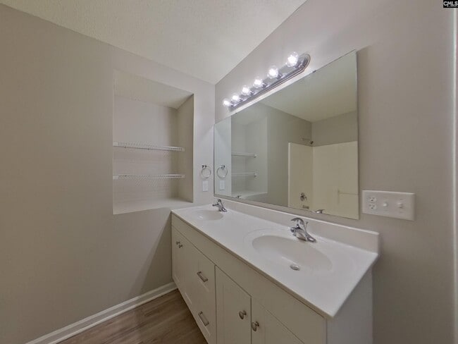 Building Photo - 2048 Lake Carolina Dr