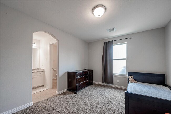 Building Photo - 28314 Calaveras Lake Dr