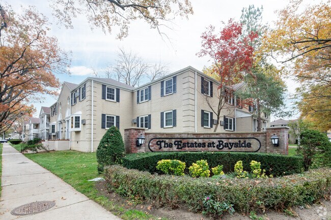 Building Photo - Bayhill Gardens