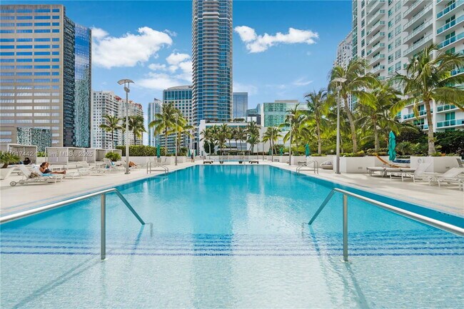 Building Photo - 950 Brickell Bay Dr