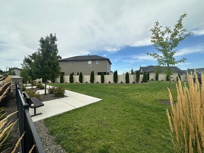 Building Photo - 4095 S Lone Pne Wy