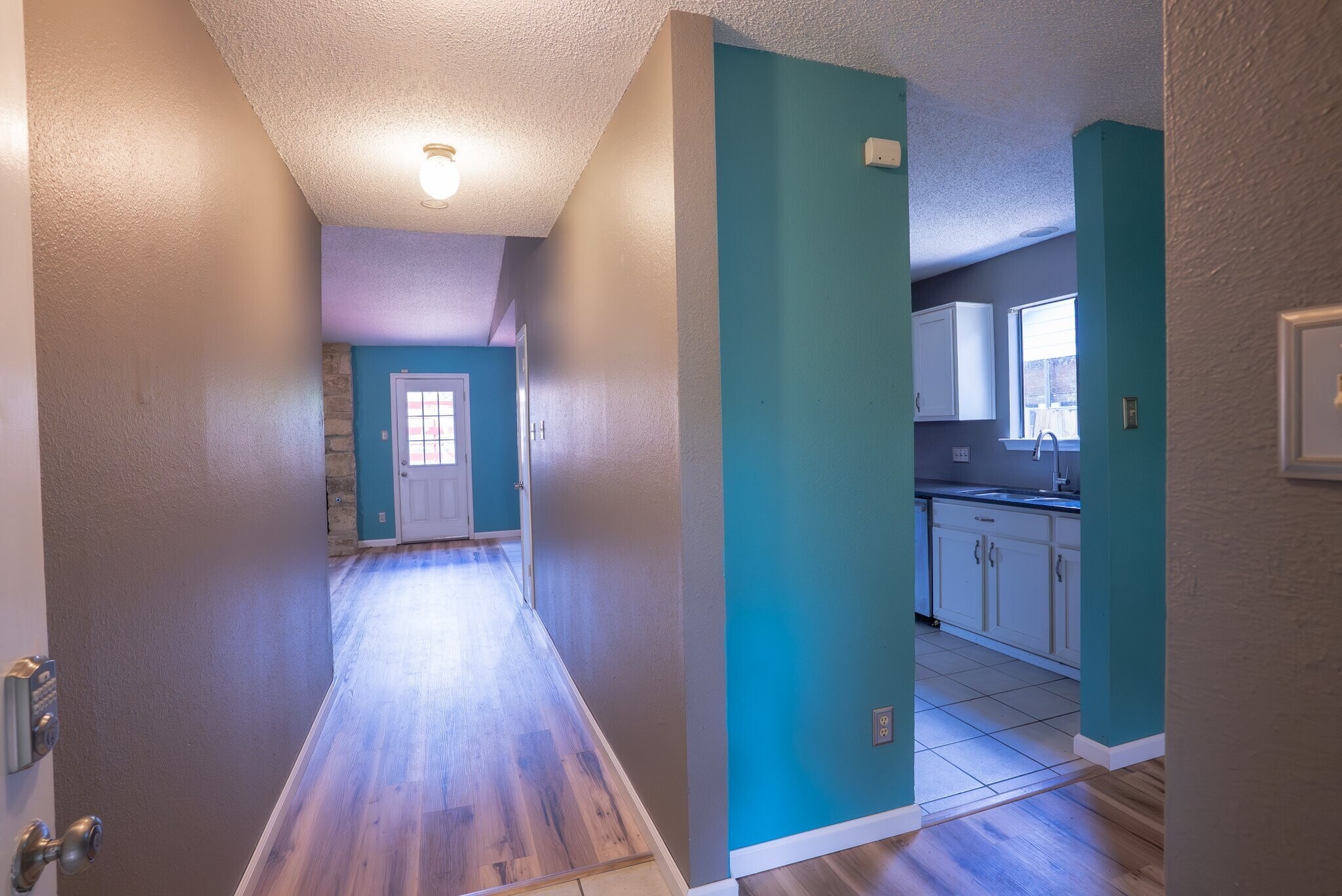 Building Photo - 9904 Briar Ridge Dr