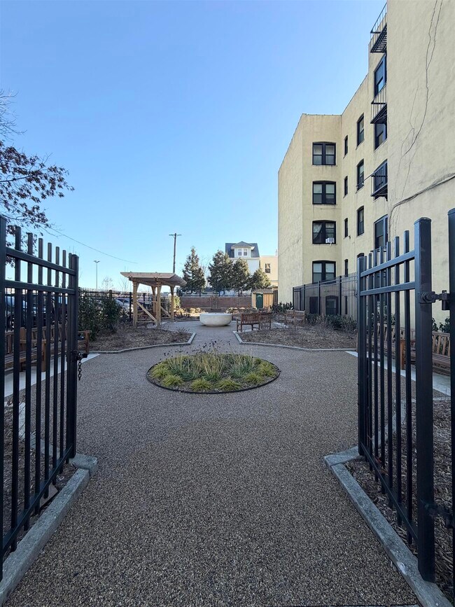 Building Photo - 3718 Park Ave