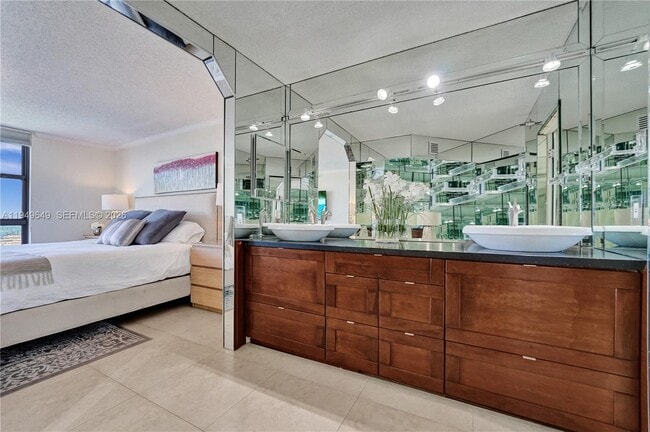 Building Photo - 3500 Mystic Pointe Dr