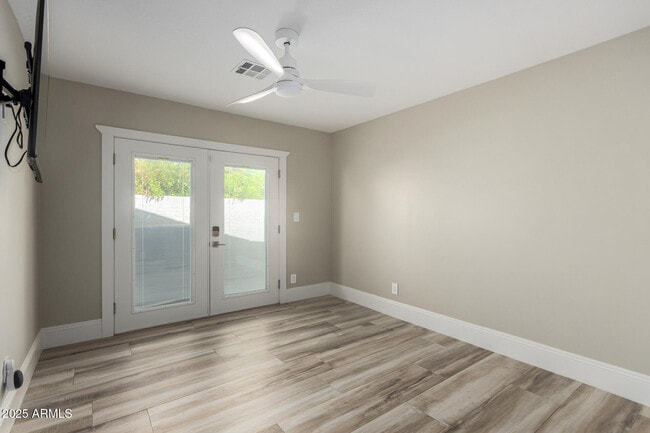 Building Photo - 7731 E Rose Ln