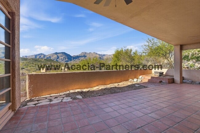 Building Photo - Three Bedroom/Two Bath Home