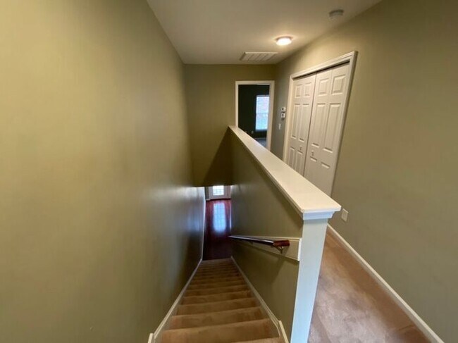 Building Photo - Lovely townhouse in fantastic Durham locat...