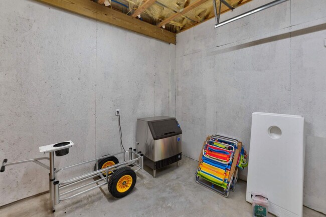 Building Photo - 119 6th St