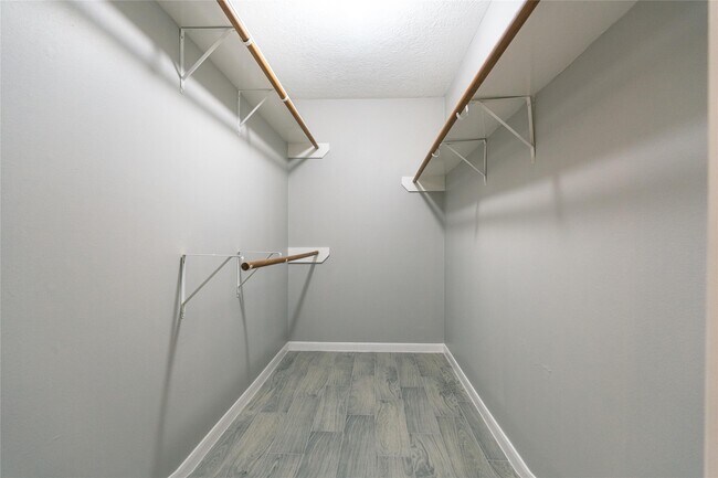 Building Photo - 8926 Sunny Point Dr