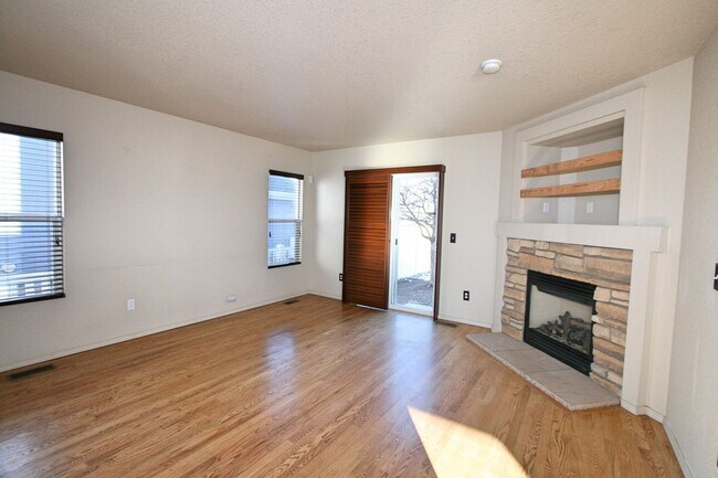 Building Photo - Stunning 4 Bedroom Home in Indigo Ranch!